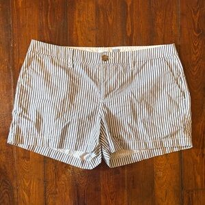 Old Navy Blue and White Seer Sucker Striped Women's Shorts -Size 10